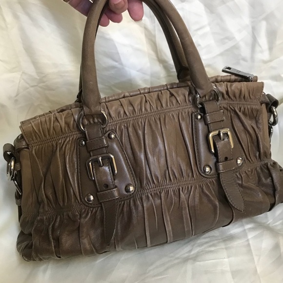 Prada Gaufre brown medium nappa bag 👜 - Picture 2 of 8